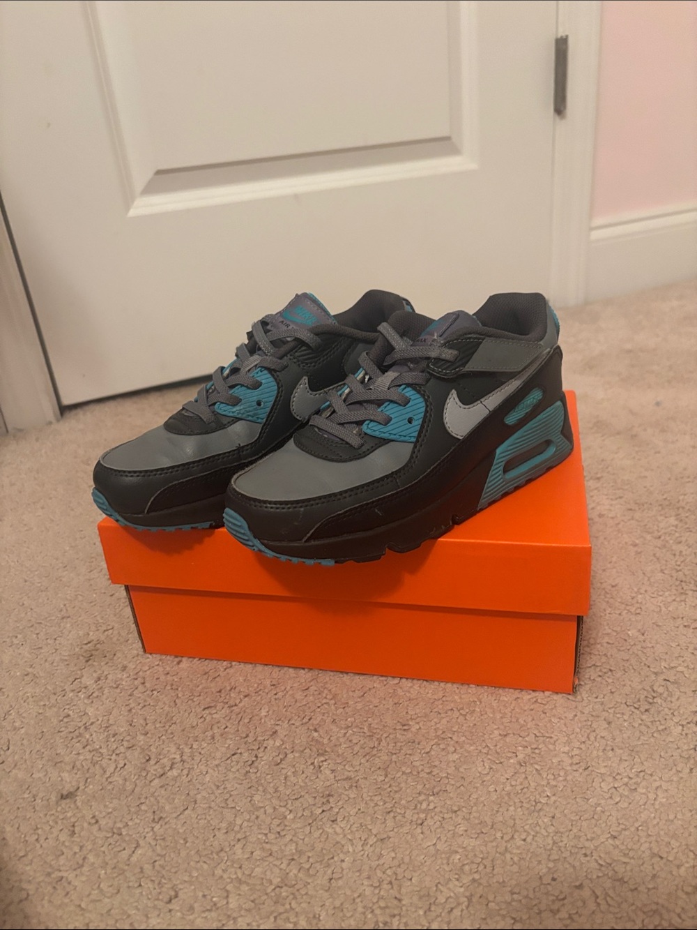 Nike Kids Black and Teal Low-Top Sneakers Air Max